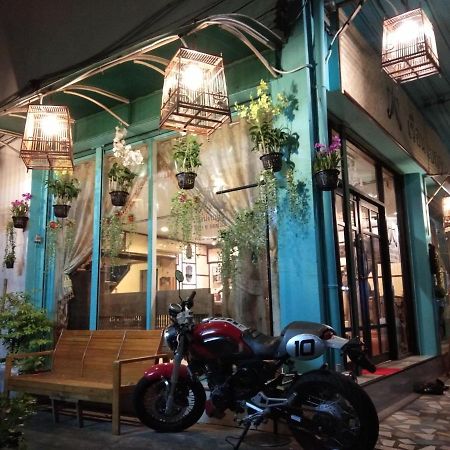 Ruan Ben Ja Don Mueang,Bangkok Hostel 외부 사진
