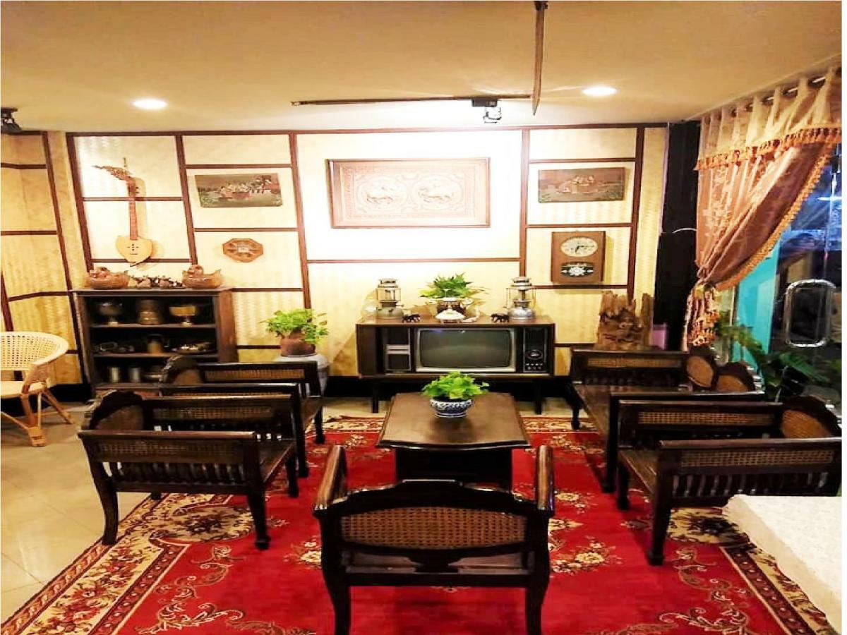 Ruan Ben Ja Don Mueang,Bangkok Hostel 외부 사진