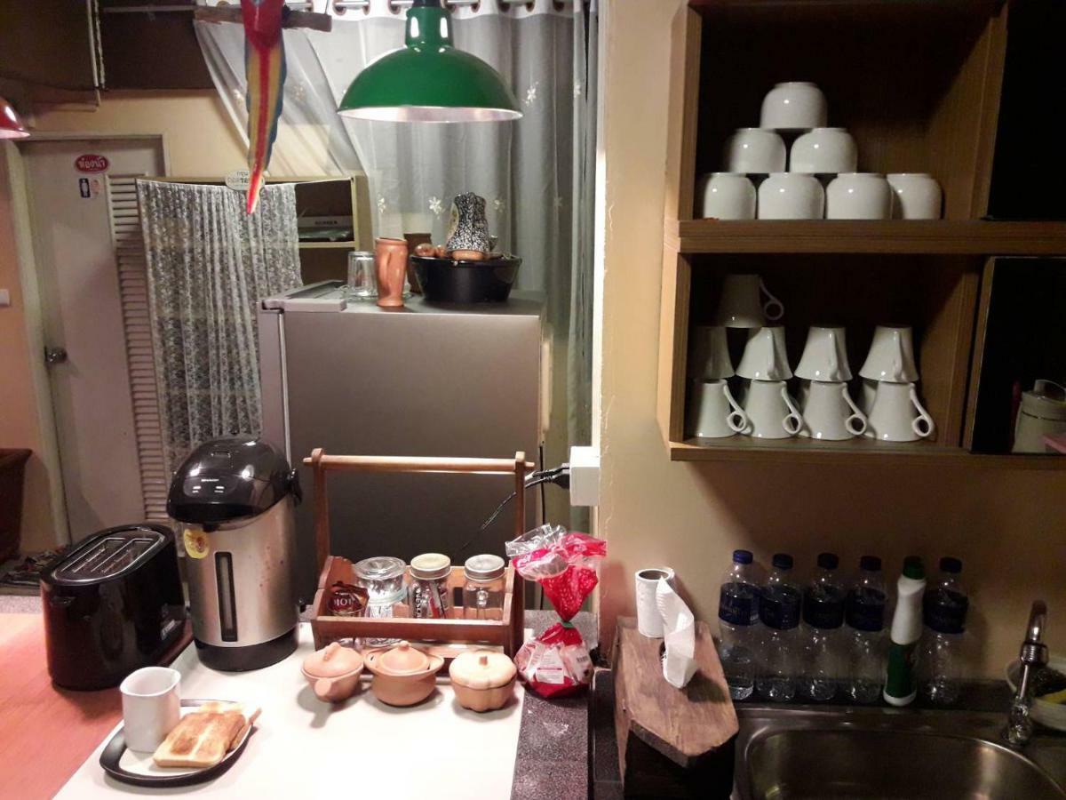 Ruan Ben Ja Don Mueang,Bangkok Hostel 외부 사진