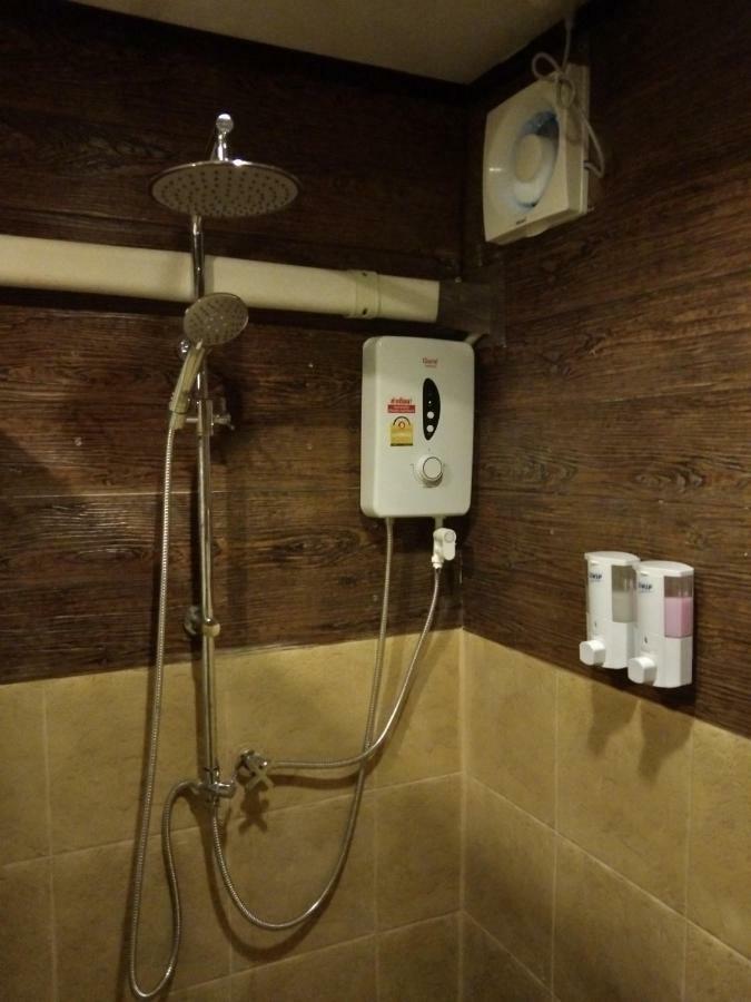 Ruan Ben Ja Don Mueang,Bangkok Hostel 외부 사진