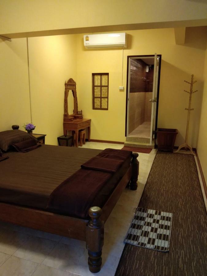 Ruan Ben Ja Don Mueang,Bangkok Hostel 외부 사진