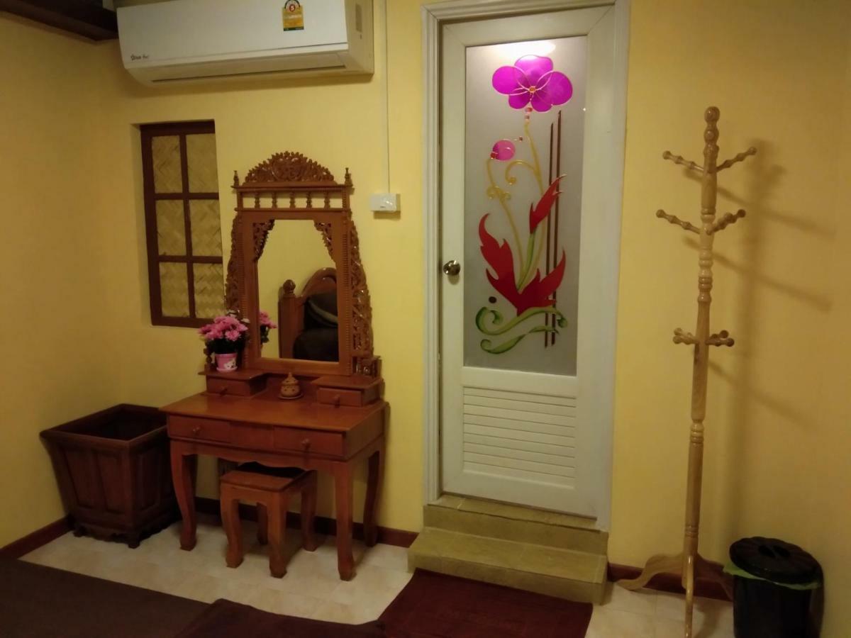 Ruan Ben Ja Don Mueang,Bangkok Hostel 외부 사진