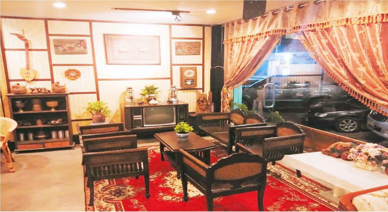Ruan Ben Ja Don Mueang,Bangkok Hostel 외부 사진