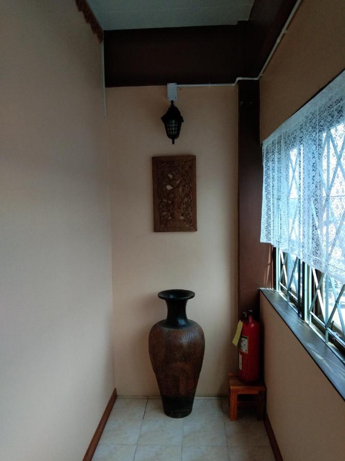 Ruan Ben Ja Don Mueang,Bangkok Hostel 외부 사진