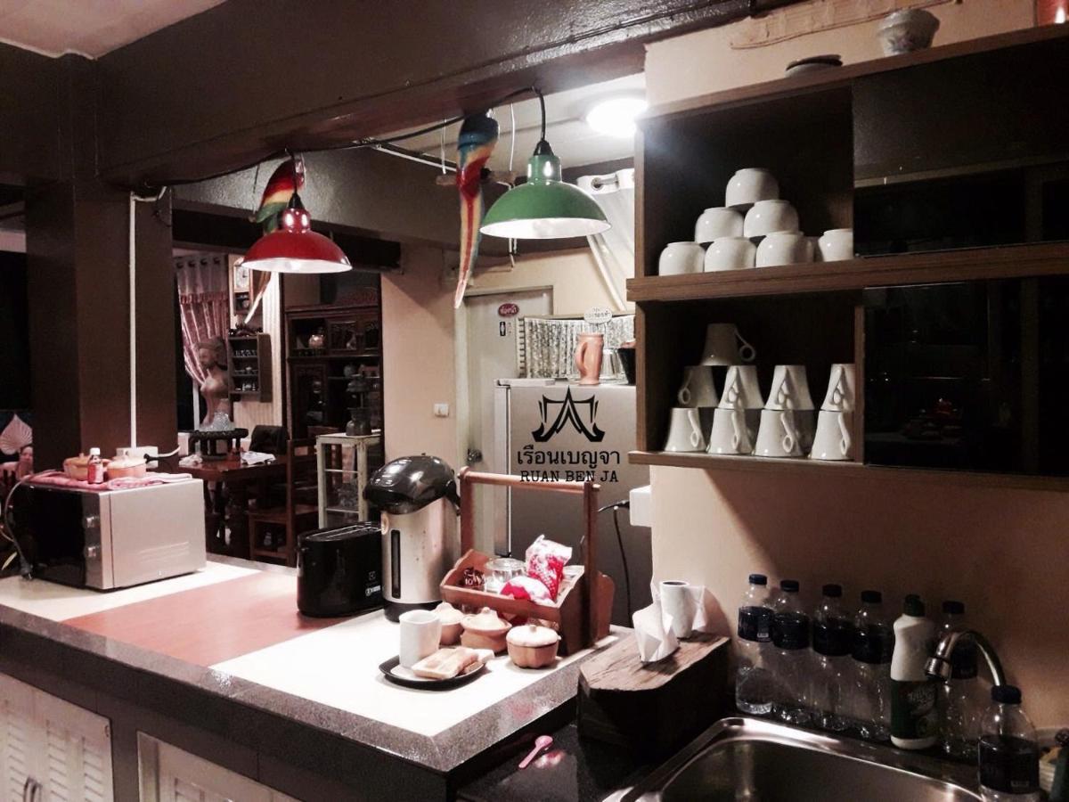 Ruan Ben Ja Don Mueang,Bangkok Hostel 외부 사진